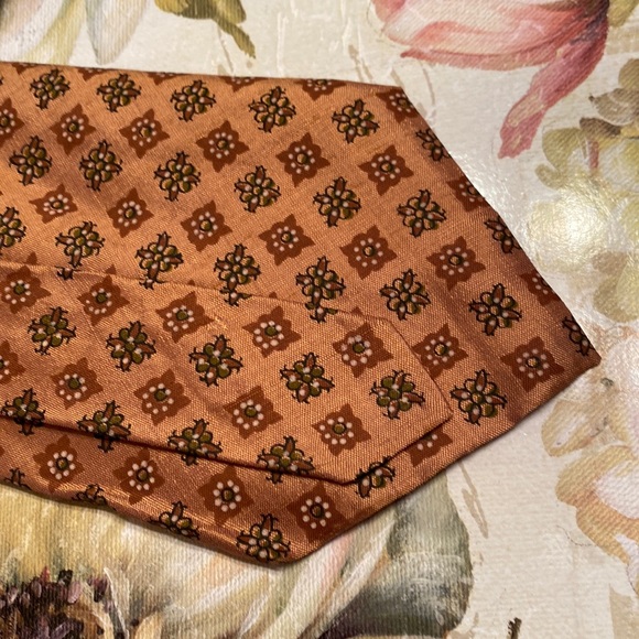 Vintage Made in Thailand 100% Thai Silk tie 4” wide x 54” length - Picture 2 of 6